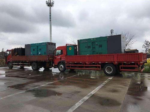 杂多涂抹密封胶后,需要等待多长时间才能安装水冷式机油散热器密封件?